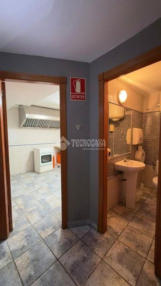 Local comercial en alquiler en Paus - Poligono San Blas en Alicante