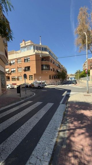 Local comercial en alquiler en Paus - Poligono San Blas en Alicante