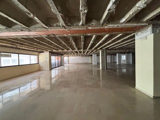 Oficina en alquiler en Los Remedios en Sevilla