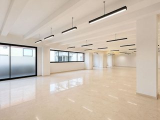 Oficina en alquiler en Los Remedios en Sevilla
