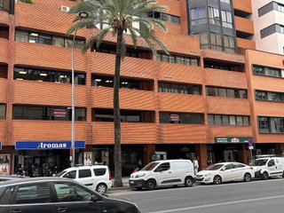 Oficina en alquiler en Los Remedios en Sevilla