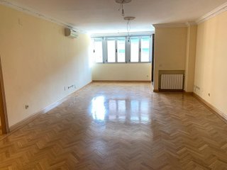 Piso en alquiler en La Paz en Madrid