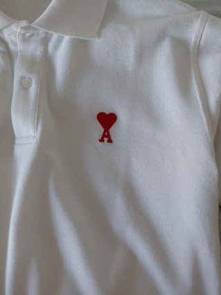 Camisa Polo AMI Paris Blanca Corazón Rojo