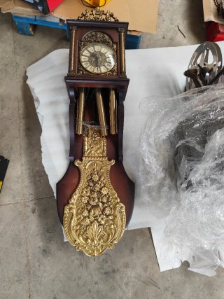 Reloj de pared antiguo dorado
