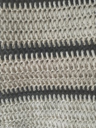 Bolso de rafia beige y gris