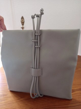 Bolso de mano mujer  en color gris
