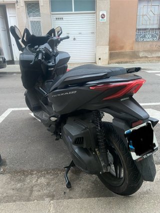 Honda Forza 350 Negra - Maxi Scooter
