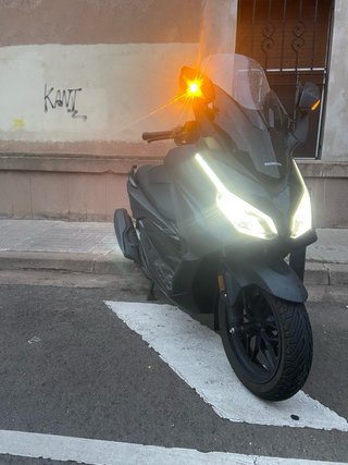 Honda Forza 350 Negra - Maxi Scooter