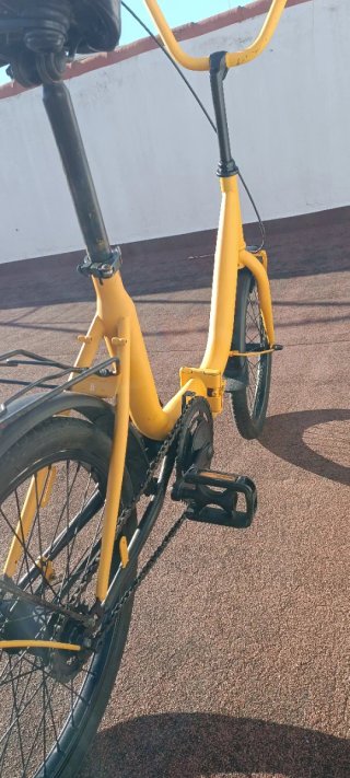 Bicicleta Amarilla y negra