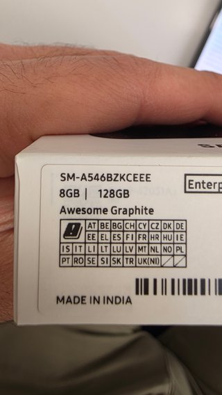Samsung Galaxy A54 5G nero con cover e pellicola