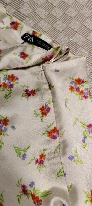 Falda Zara floral Talla S