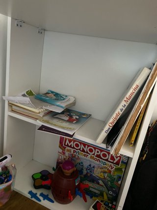 Escritorio blanco y de madera