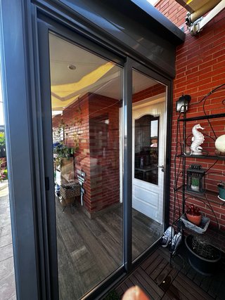 Cerramiento exterior gris grafito