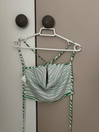 Top corto estampado cebra verde y blanco