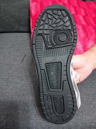 Zapatillas Adidas Negras y Blancas