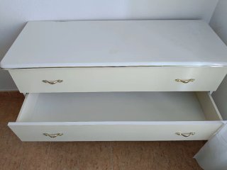 Cómoda y 2 mesitas de noche madera
