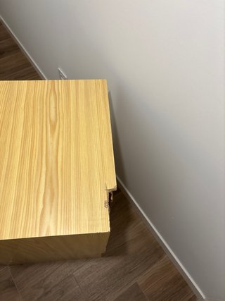 Cajonera de madera clara