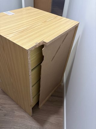 Cajonera de madera clara