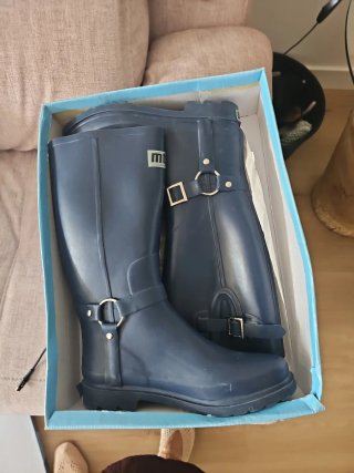 Botas de agua azules con hebilla
