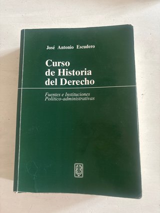 Libro de Historia del derecho en muy buen estado.