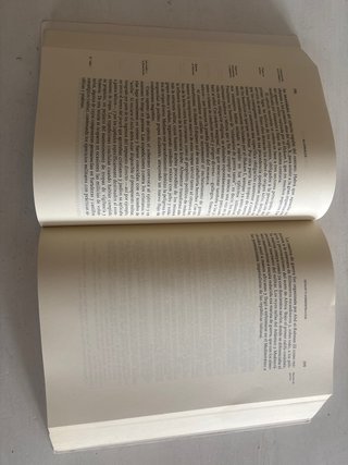 Libro de Historia del derecho en muy buen estado.