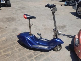 Due monopattini elettrici usati in vendita