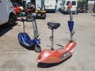 Due monopattini elettrici usati in vendita