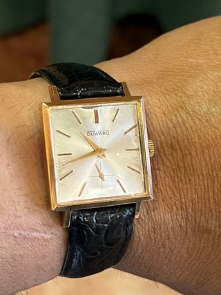 Reloj Duward Vintage Dorado y Negro
