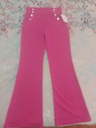 Pantalón campana rosa con botones