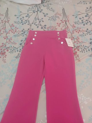 Pantalón campana rosa con botones