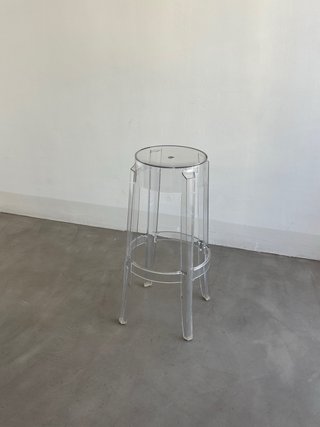 Taburete alto transparente Kartell Charles Ghost
