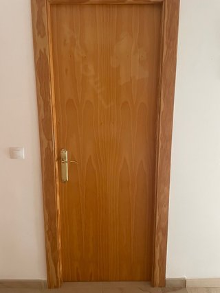 2 Puertas madera maciza