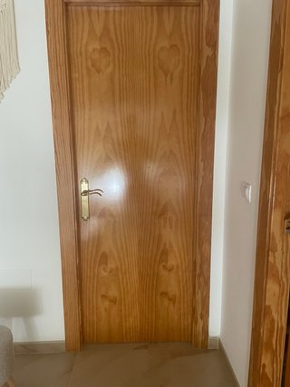 2 Puertas madera maciza