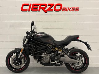 Ducati Monster 821 Dark Negra