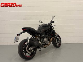 Ducati Monster 821 Dark Negra