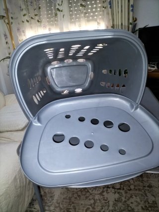 Cesto de plástico gris