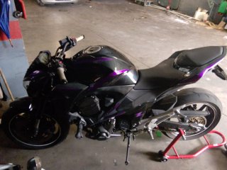 Kawasaki Z800 Negra/Morada