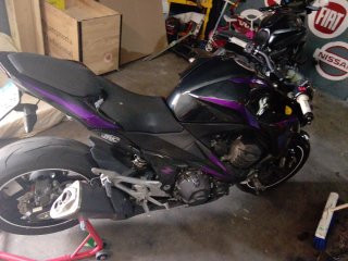 Kawasaki Z800 Negra/Morada