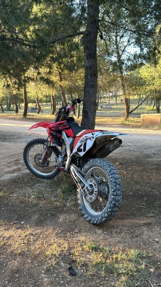 Honda CRF 250 R Motocross Roja y Blanca