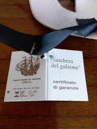 Máscara Veneciana Negra y Dorada