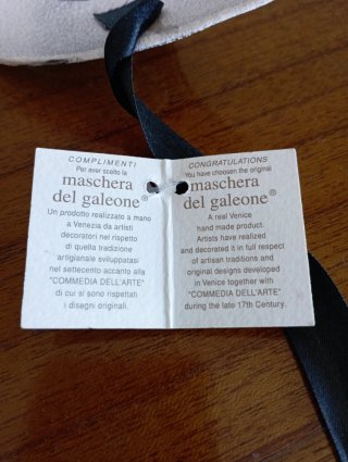 Máscara Veneciana Negra y Dorada