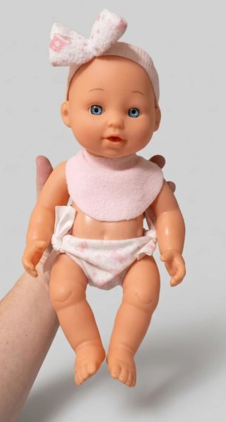 Muñeca bebé con diadema, babero y pañal