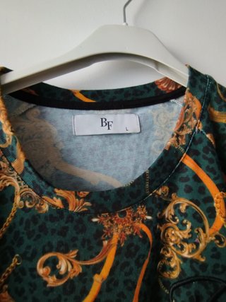 Camiseta estampada motivos dorados