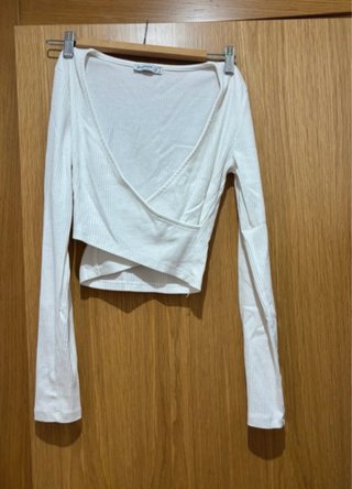 Camiseta Stradivarius manga larga cruzada