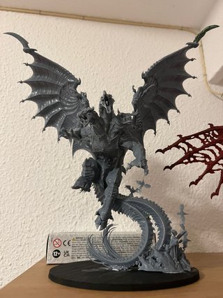 Dragón Tricéfalo Gris