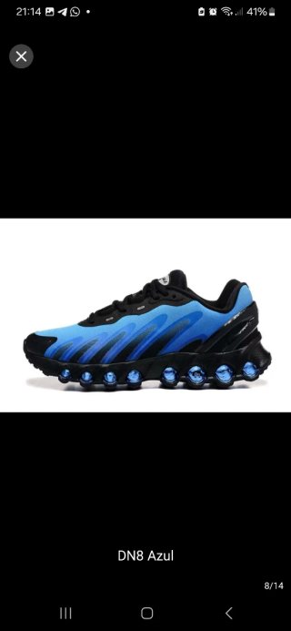 Zapatillas deportivas negras y moradas