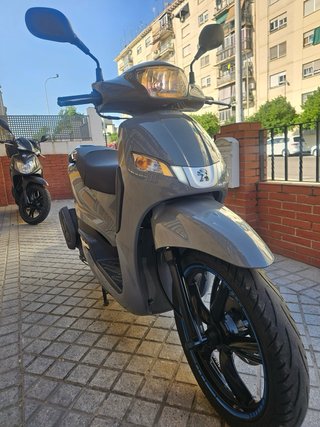 Peugeot Tweet 125cc Gris