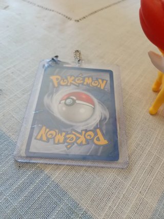 Figure Pokemon + Carta Pokemon Sorpresa