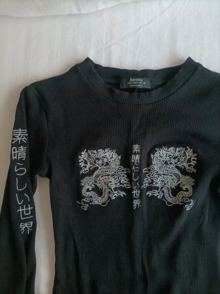 Vestido Bershka negro dragones manga larga