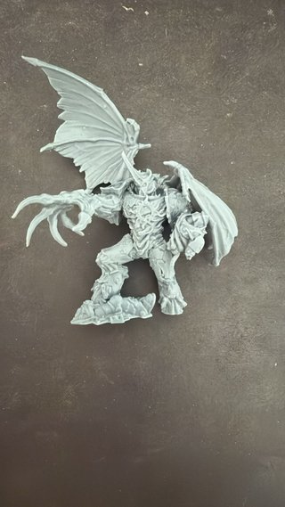 Figura demonio alado